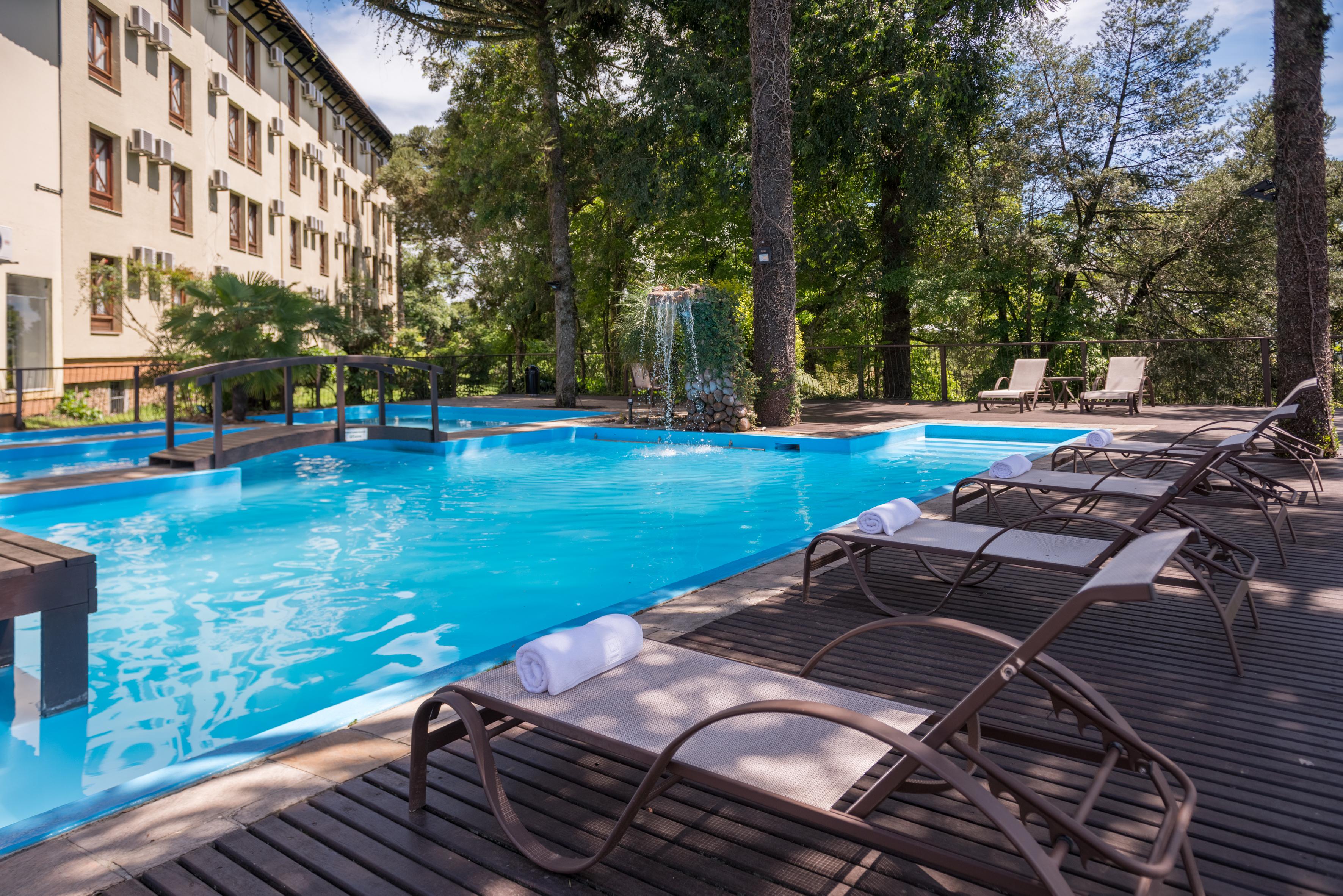 Wish Serrano Resort Gramado Exteriér fotografie The swimming pool at the hotel