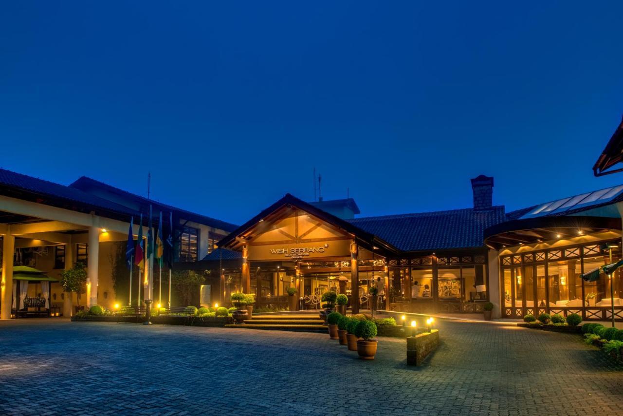 Wish Serrano Resort Gramado Exteriér fotografie The hotel at night